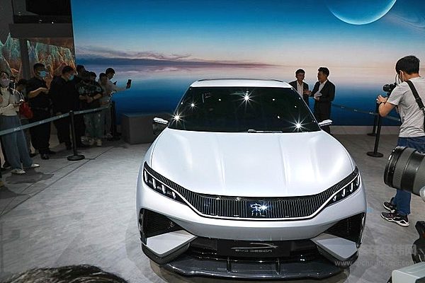 全新年轻化风格 宋L概念车亮相2023上海车展