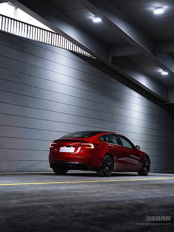 特斯拉FSD系统即将入华 它是颠覆者还是追随者？