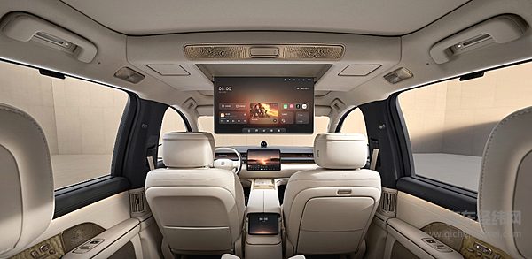 问界M8有华为加持 蔚来ES8能否挑战？