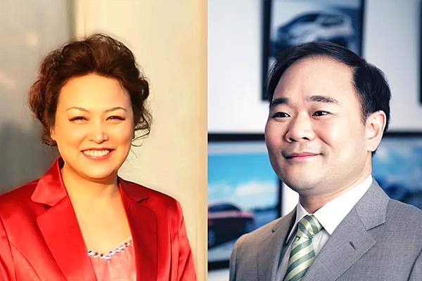 王凤英代表（左）、李书福代表（右）