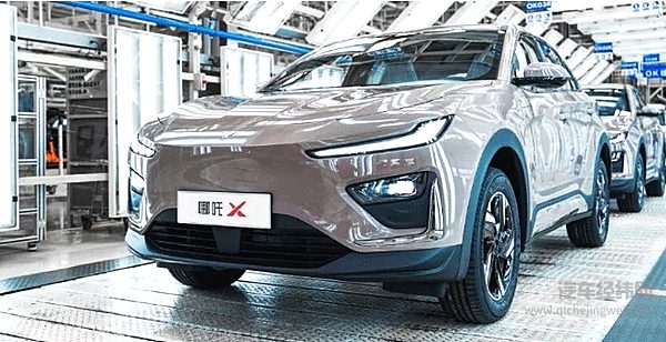 首批哪吒X量产车正式下线