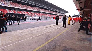 F1战火重燃 阿斯顿·马丁在赛道上驰骋的感觉真的很不错