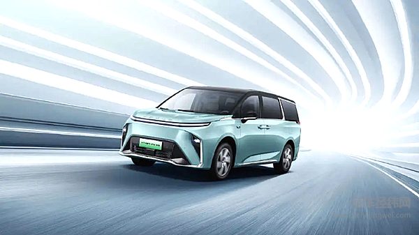 30万元级国产高端MPV二选一 传祺M8与上汽大通MIFA 9展开油电之争！