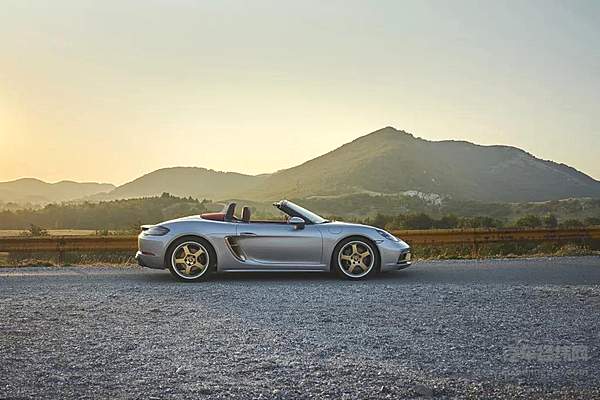 走过25年的进化路 保时捷用718 周年版为家族庆生