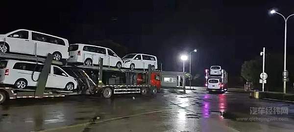 福建奔驰深夜发运负压救护车基型车