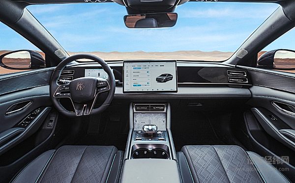 国产新能源轿车对决 小鹏MONA M03靠什么与秦L竞争？