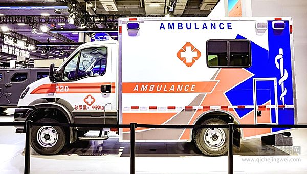 纵横复杂地形！欧霸·雷霆以硬核四驱越野力 赋能多行业作业需求