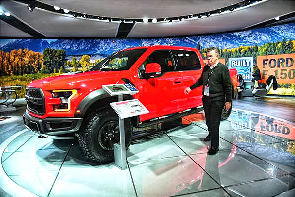 皮卡、肌肉车的狂欢，是底特律的孤单