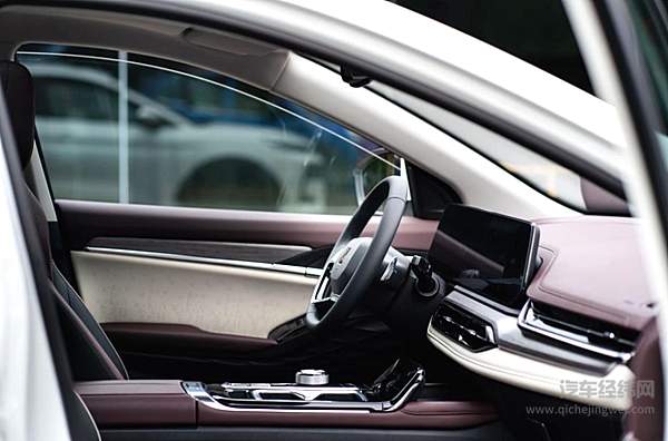 思皓品牌MIS皓学架构下首款车型上市 思皓QX吸引了谁的好奇心？