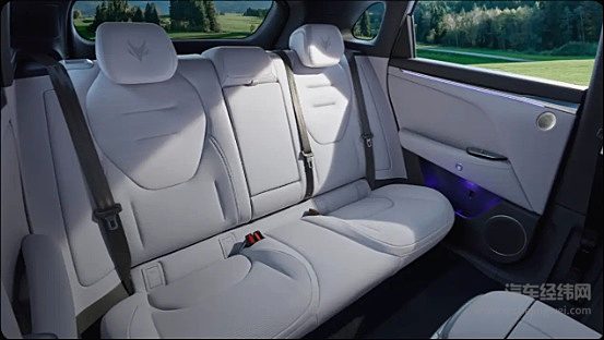 15万出头可入手 阿尔法T5比零跑C11差在哪里？