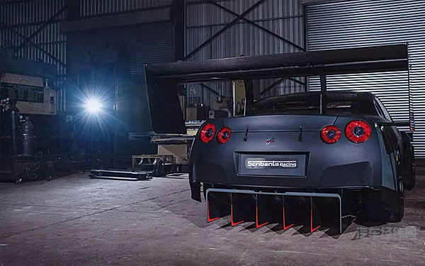 把尾翼装在车头？这是什么骚操作