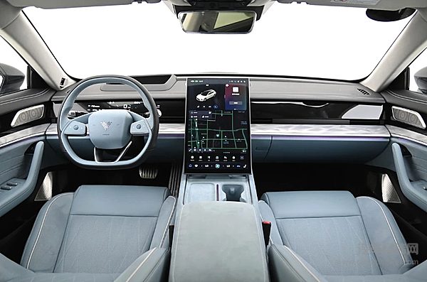 哪吒S猎装版主打低价高配 能否平替极氪001？