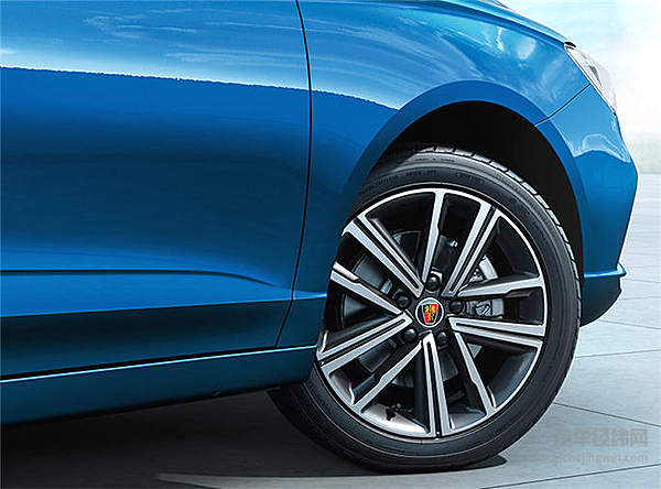 国六5.99万就能买 荣威i5加冕“国民家轿”！