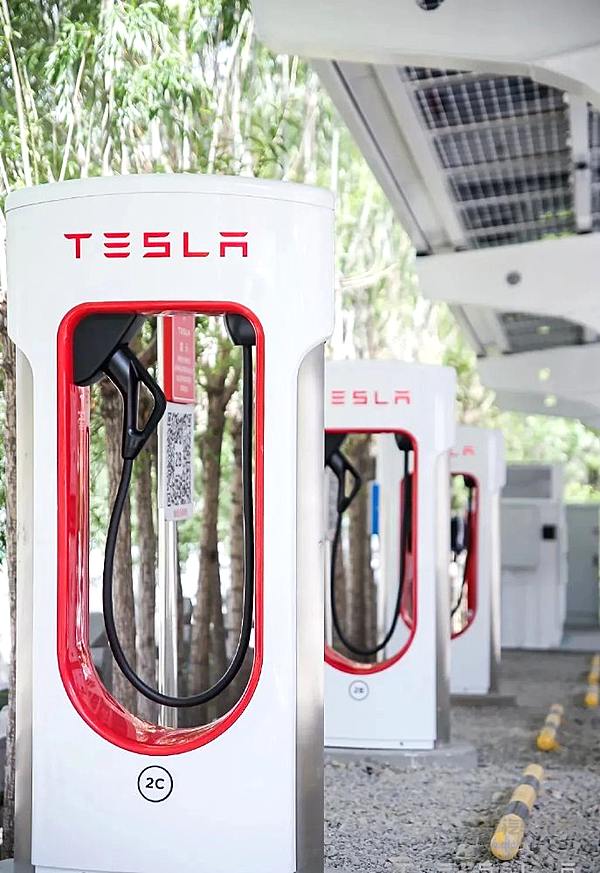 每3台电动车共享一个充电桩 充电桩难题如何破解？