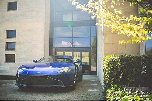 王思聪豪掷250万定制阿斯顿马丁Vantage 还有什么不完美？！