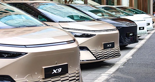 小鹏定下智驾发展新目标 是不切实际还是更接地气？