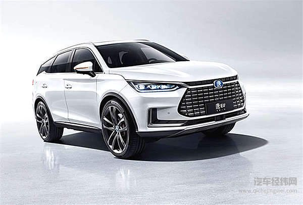 比亚迪唐EV抢镜圆石滩车展！