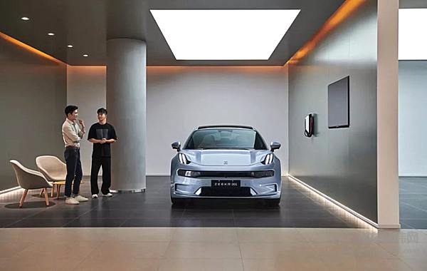 给起步“不完美”的极氪打点气 旗下首款产品 ZEEKR 001 正式亮相
