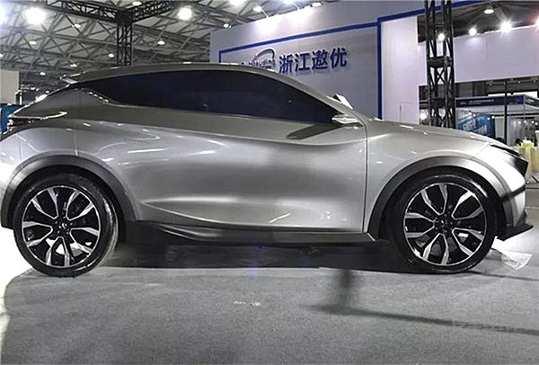 清华花10亿打造的SUV！比奔驰还漂亮，车里能围一起打麻将