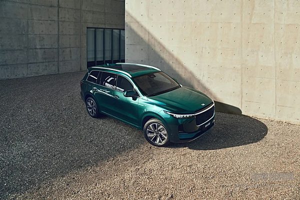 新能源车企纷纷晒出2021年成绩单 谁能更胜一筹？