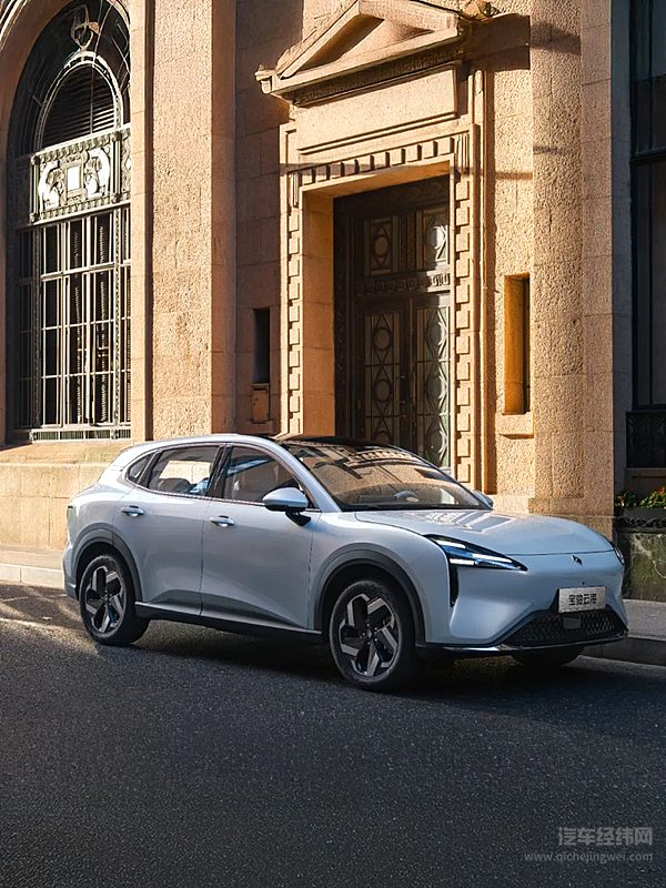 宝骏云海「俊雅版」携限定车色亮相 8月上市——代言人龚俊邀你共赴云海之约