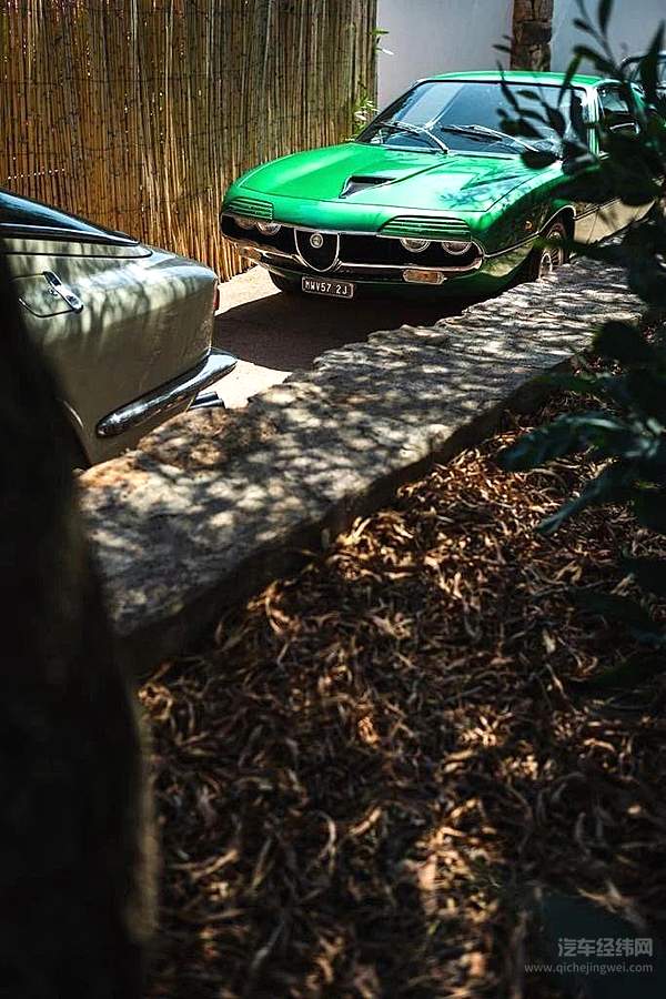 意大利远边海滩的汽车文化生活