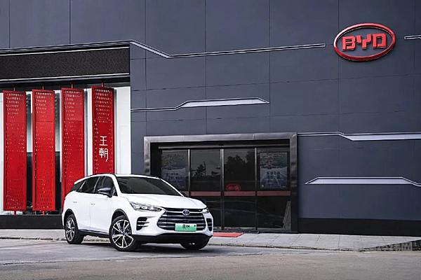 特斯拉重回4S店模式？ “蔚小理”们跟还是不跟？