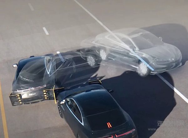 仰望U7|100km/h从容应对侧向追尾