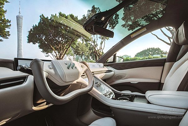 智己LS7入门车型降4万 改走亲民路线能否换来销量增长？