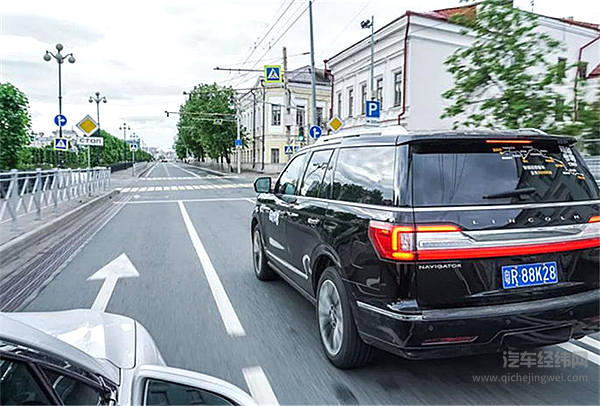 在这开车会惭愧？最霸气SUV遇见20年前的自己！