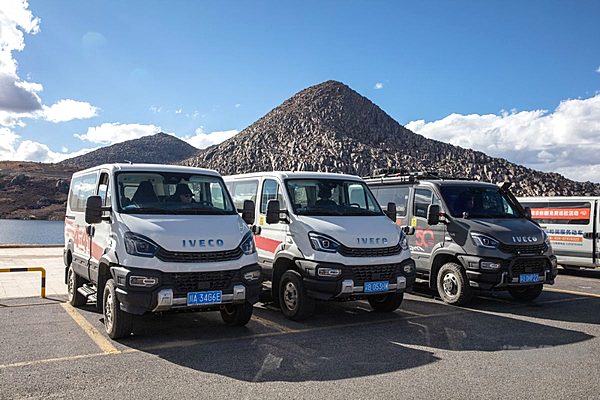 欧霸·山海这波操作 堪称“越野界六边形战士”