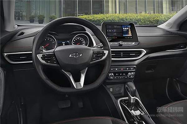 Redline尚·红系列335T车型内饰采用质感更佳的黑色PVC材质搭配炫红运动双缝线