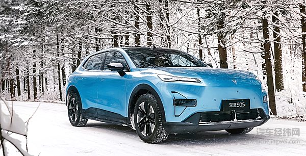 200km纯电续航VS插混直驱 深蓝S05与星舰7 EM-i谁更强？