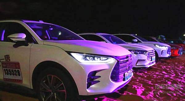 不改装的比亚迪插混SUV家族征战阿拉善！