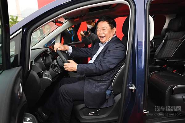 荣威“业界新赢家”大家庭又添新成员 荣威iMAX8交付福耀集团创始人曹德旺