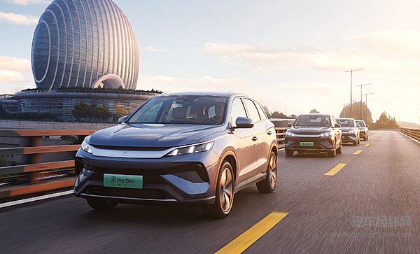 10万元A级插混市场 2025款宋Pro DM-i和全新长安UNI-Z选哪个？
