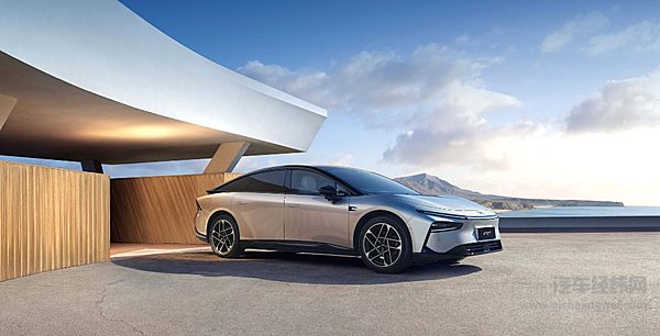 小鹏P7+整体实力强悍 智己L6能否挑战？