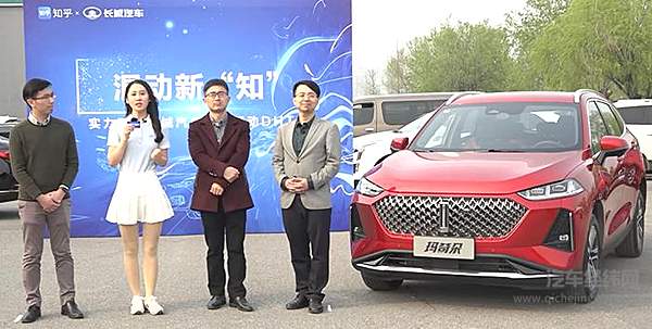 长城汽车混合动力系统总工程师、柠檬混动DHT开发总负责人黄振扬（右二）