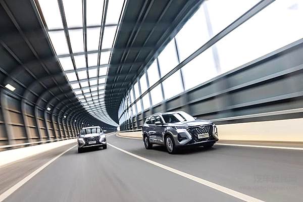 奇瑞汽车瑞虎8又获冠军大奖 力斩CACSI测评20万以下中型SUV满意度第一名