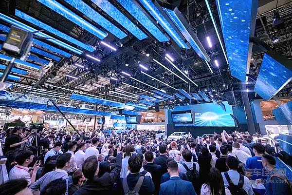 奇瑞汽车瑞虎8又获冠军大奖 力斩CACSI测评20万以下中型SUV满意度第一名