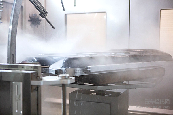 东风纯电SUV雷霆 成功完成国内首次公开烈火穿行挑战