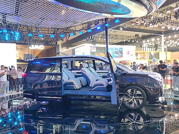 瑞风RF-M概念车发布 江淮能否抓住新能源MPV市场机遇？