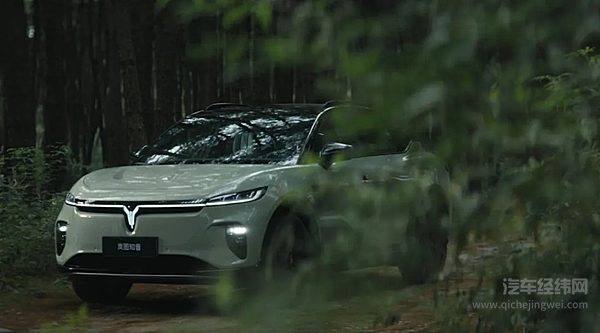 斩获金狮大奖 知音演绎东方美学的高光时刻