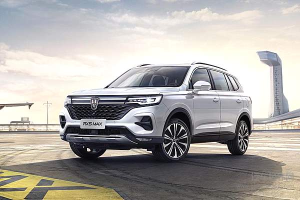 18万元配手自一体 内饰宛若特斯拉的荣威RX5 MAX