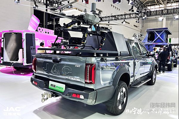 上天植保 就地安家！江淮悍途“天地套装”亮相2025中国国际商用车展