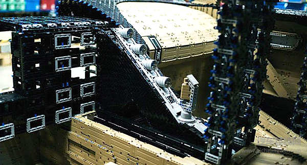 男人的大玩具也可以是乐高！