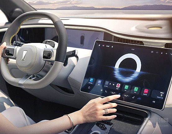 鸿蒙座舱+ADS 2.0智驾 阿维塔11能否借华为崛起？