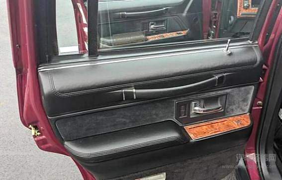 1993年款林肯城市 跑了1500多公里后数十年未动迎来新主人