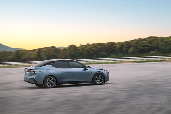 同级别混动车那么多 领克07 EM-P有没有资格成为年轻人的首选车？