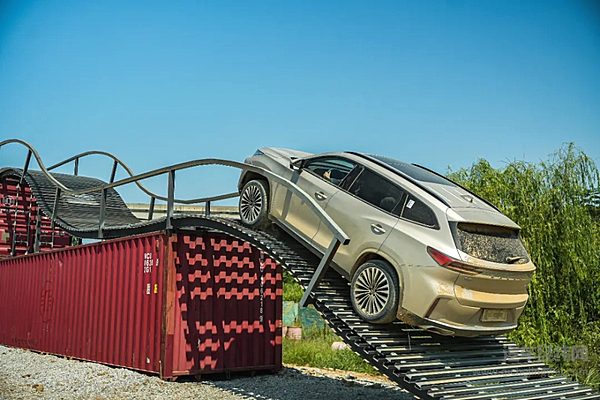 向野而生，征服6米钢铁绝壁星途凌云挑战100%坡度